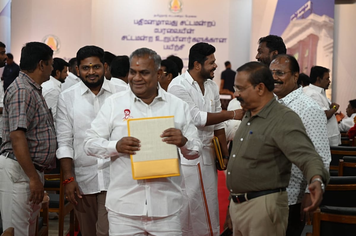 எம்.எல்.ஏக்கள் கூட்டம்