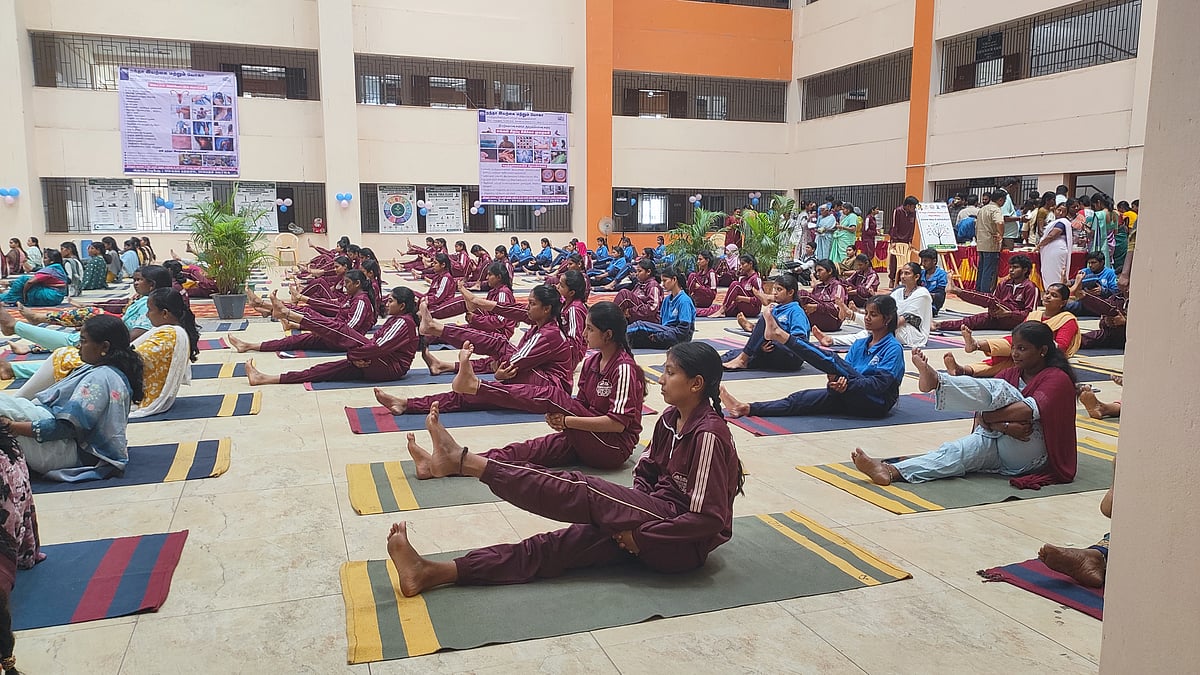 ஈரோடு: சர்வதேச யோகா   தினத்தையொட்டி மாணவர்களுக்கு சிறப்பு பயிற்சி | Photo Album