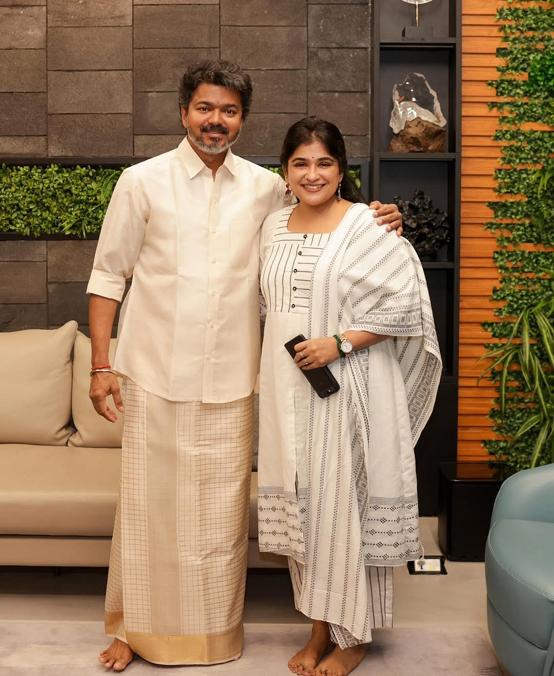 முதல்வர் விஜய் பிறந்தநாள்: வாழ்த்து தெரிவிக்க பிரபலங்கள் பகிர்ந்த புகைப்படங்கள் | Photo Album