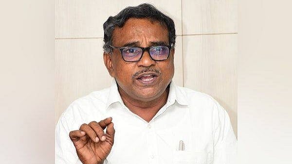 கல்வியாளர் பிரின்ஸ் கஜேந்திரபாபு