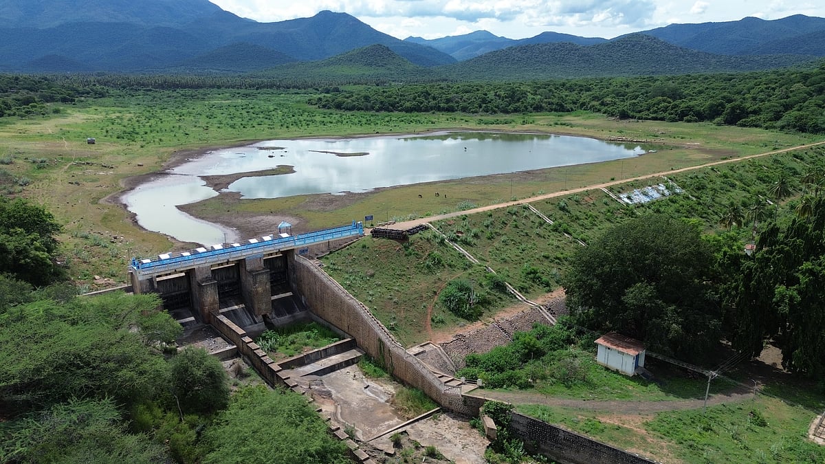மதுரை: வறட்சியின் பிடியில் சாத்தையாறு அணை; விவசாயிகள் வேதனை | Photo Album