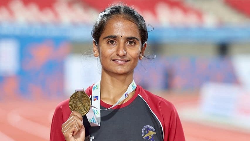 தேசிய தடகள போட்டியில் தங்கம் வென்ற கோவை பெண் காவலர்; ஆசிய போட்டிக்கு தகுதி பெற்று அசத்தல்!
