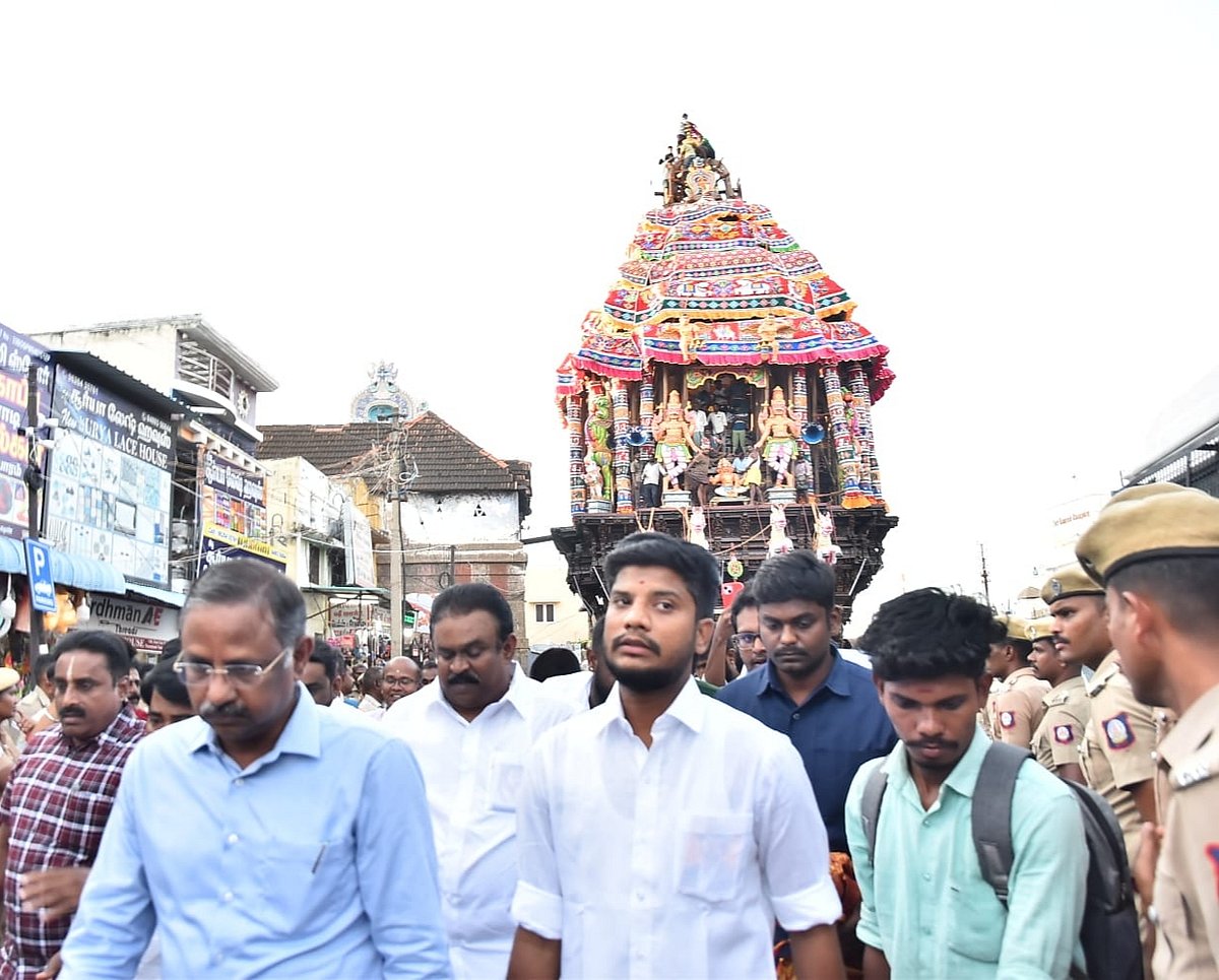 திருநெல்வேலி: தேரோட்டத்திற்குத் தயாரான நெல்லையப்பர் தேர்; அமைச்சர் நேரில் ஆய்வு | Photo Album