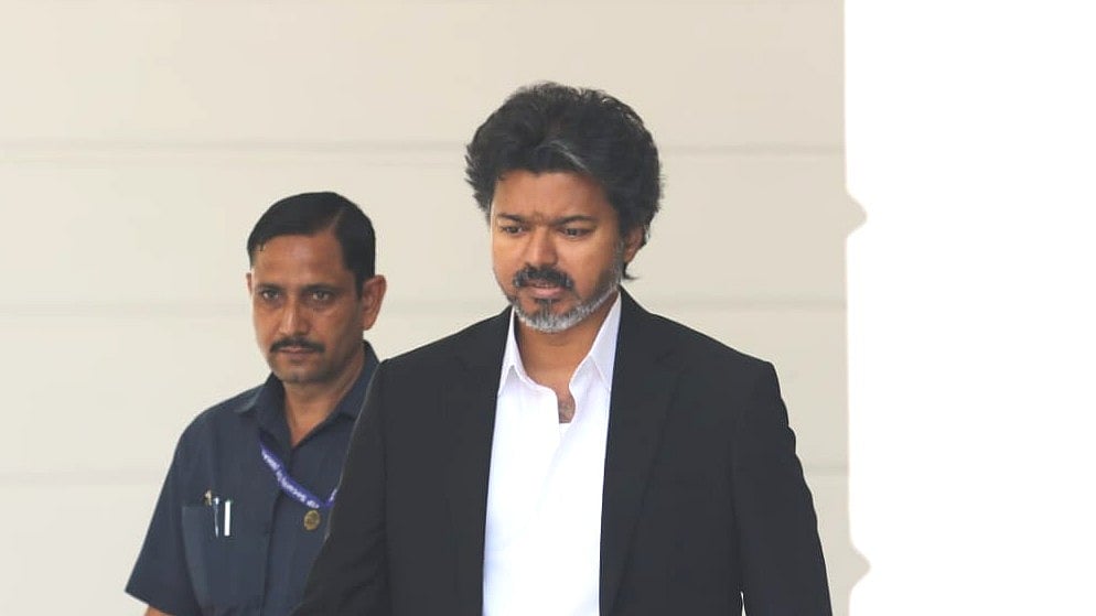தவெக : தமிழகத்தில் ட்ரெண்ட் ஆகும் `ஆயா ராம் காயா ராம் அரசியல்! - மக்கள் முடிவுக்கு என்ன மரியாதை?