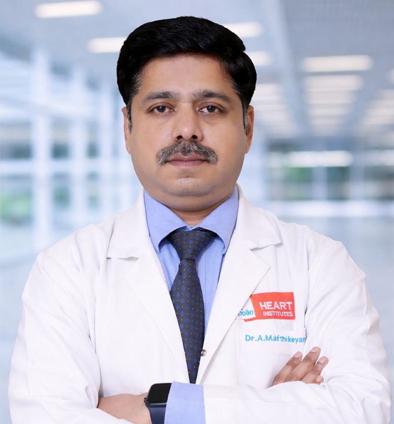 Doctor Vikatan: அம்மாவின் கால்களில் வீக்கம்... கிட்னி பிரச்னையா, இதயக் கோளாறா?