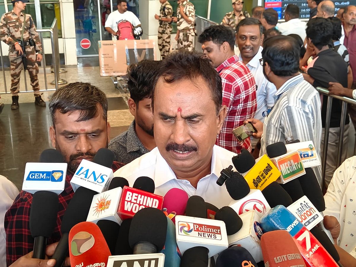 ’பதவி வேண்டாம், தொண்டராக தொடர்கிறோம் என கடிதம் கொடுத்தது ஏன்?’ – எஸ்.பி.வேலுமணி விளக்கம் 