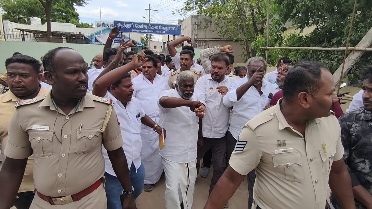 அனிதா ராதாகிருஷ்ணன் கைது