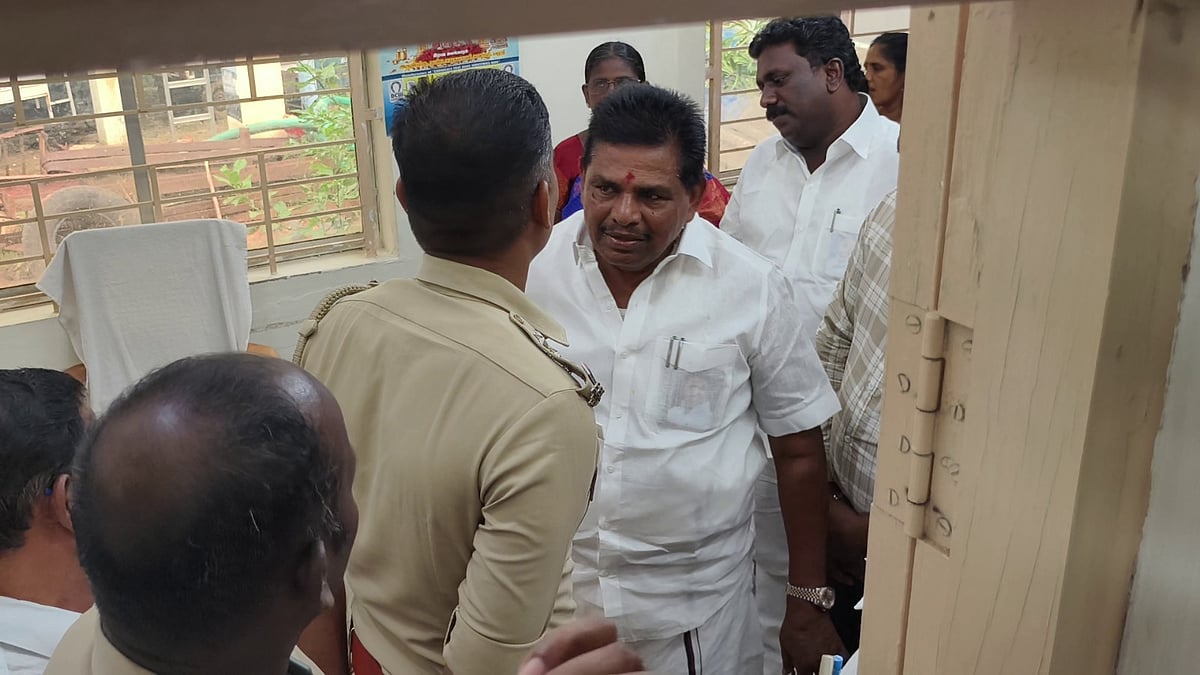 அனிதா ராதாகிருஷ்ணன் கைது