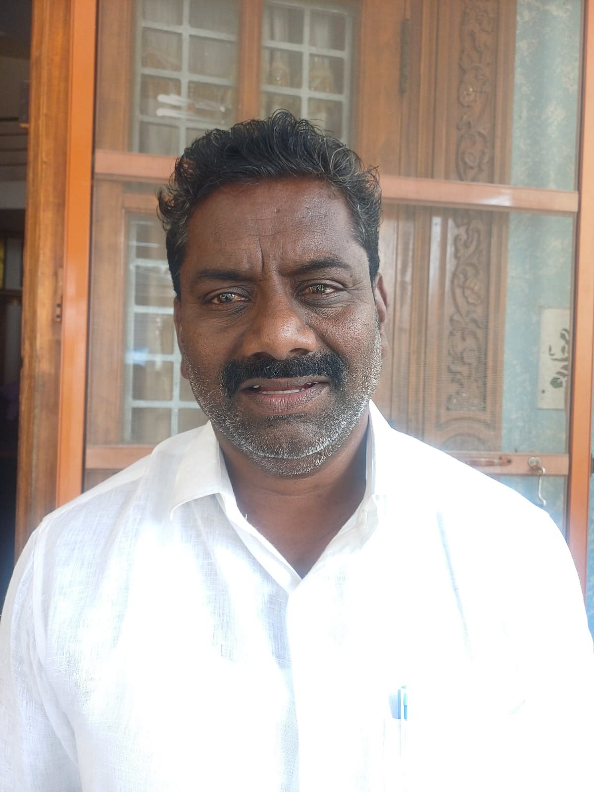 அதிமுக நிர்வாகி பத்ம.குமரேசன்