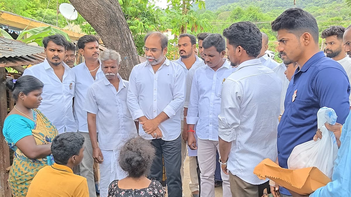சுனில் ஆனந்த் உதவி