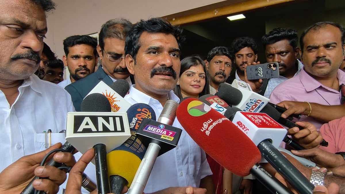``திமுக-வை வழிநடத்த தகுதியானவர் உதயநிதியா? கனிமொழியா? வாக்கெடுப்பு நடத்துங்க - நிர்மல் குமார்