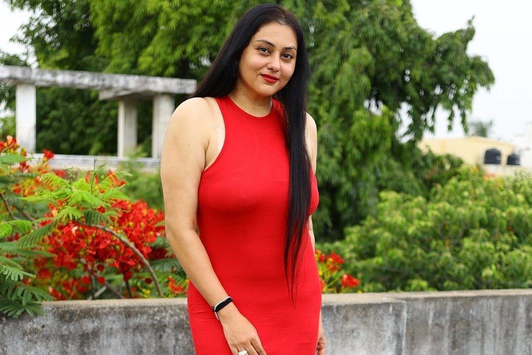 நடிகை நமீதாவின் லேட்டஸ்ட் போட்டோஷூட் | ஆல்பம்