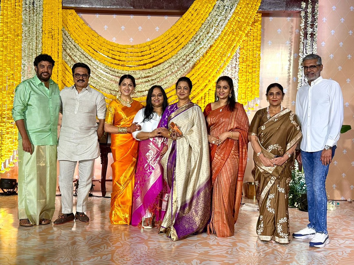 குஷ்பு மூத்த மகள் திருமண விழாவில்