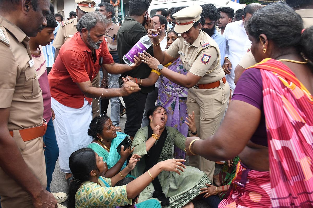 உறவினர்கள் மறியல்