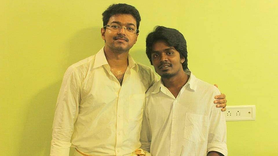 விஜய்யுடன் லயோலா மணி