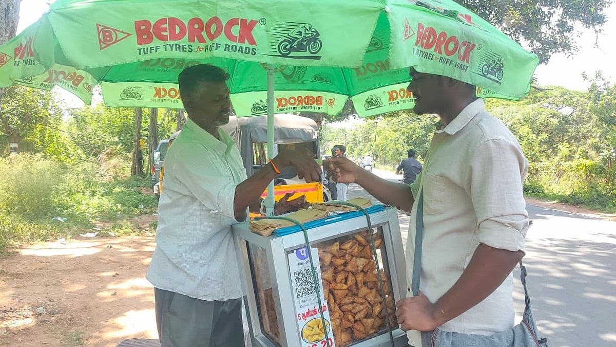 `5 பஃப்ஸ் ₹20; ஒரு நாளைக்கு ₹600 சம்பாத்தியம்... எனக்கு இது போதும்!- கோவை பஃப்ஸ் காமராஜின் மனஉறுதி