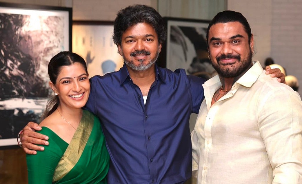 சர்க்கார் படப்பிடிப்பில் சொன்னதை நினைத்து சிரித்தோம் - விஜய்யைத் தன் கணவருடன் சந்தித்த வரலட்சுமி