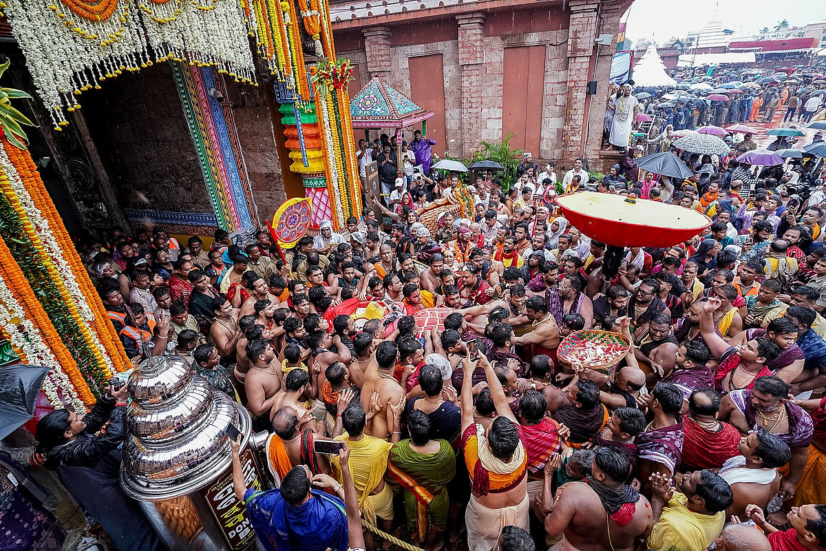 பூரி ஜெகந்நாதர் ரத யாத்திரை: கூட்ட நெரிசலில் சிக்கி ஒருவர் உயிரிழப்பு; 120- க்கும் மேற்பட்டோர் காயம்