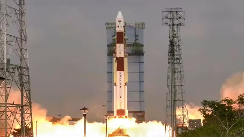ISRO: நெருக்கடியில் இந்திய விண்வெளி ஆராய்ச்சி மையம்; 100 விஞ்ஞானிகள் வேலையை ராஜினாமா செய்தது ஏன்?