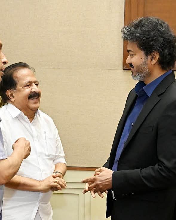 கேரள உள்துறை அமைச்சர் ரமேஷ் சென்னிதலா, தமிழக முதல்வர் விஜய்