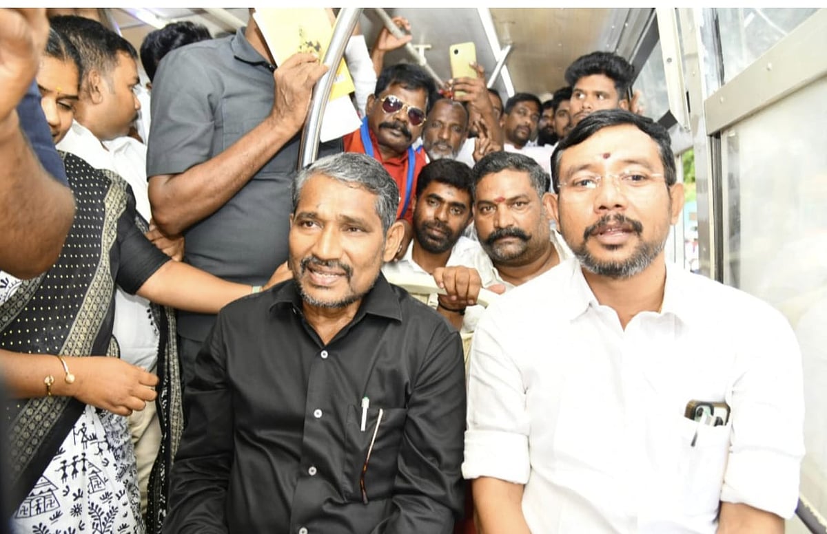 அமைச்சர்கள் வன்னி அரசு, சம்பத் குமார்