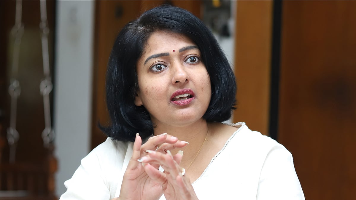 `தாய் மாமன் சீர்; கொத்து புரோட்டா; அதிமுக, திமுக கூட்டணி; மிதுன் வருகை - காயத்ரி ரகுராம் நேர்காணல்