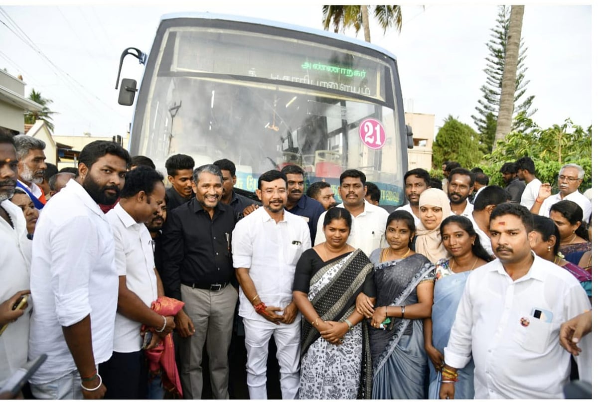 சாதிய பாகுபாட்டால் இயக்கப்படாத அரசுப் பேருந்து – இயக்க வைத்து பயணித்த அமைச்சர் வன்னி அரசு! 