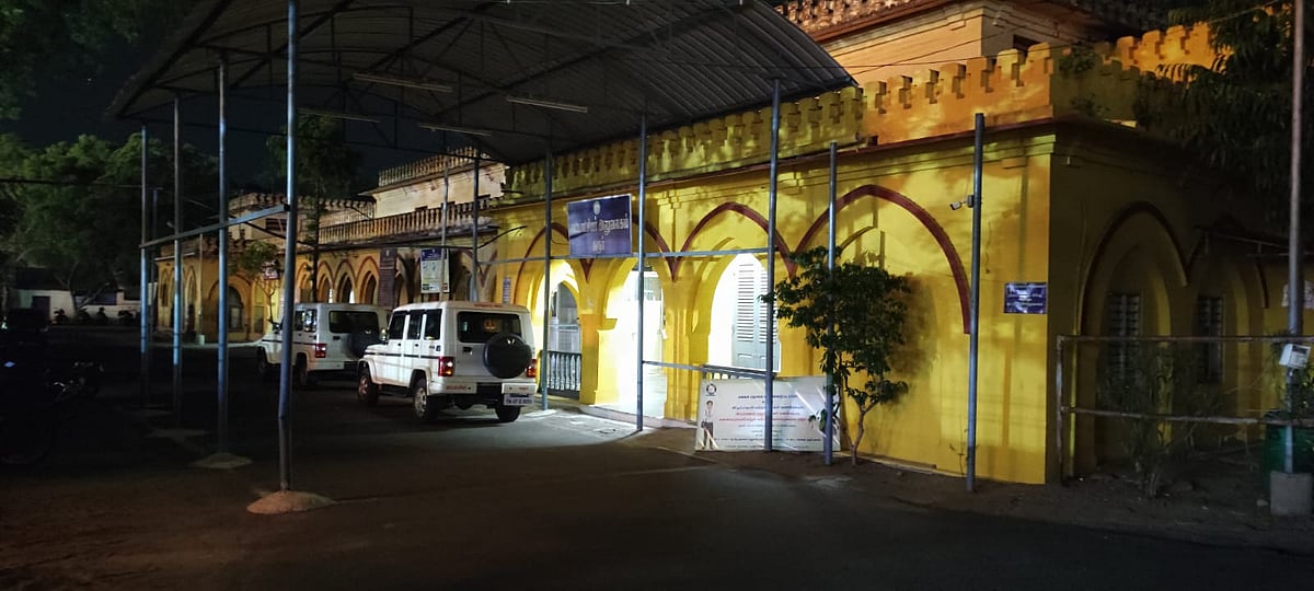 லஞ்ச ஒழிப்புத்துறை சோதனை; கரூரில் கைப்பற்றப்பட்ட அதிக பணம்! - நடந்தது என்ன?