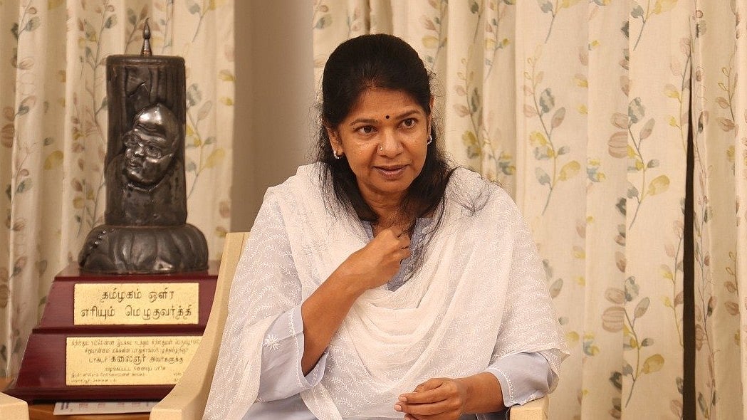 காவிரி விவகாரம்: ``மாநில உரிமைகளை அடகு வைத்துவிட்டு இன்னும் மௌனம் - கனிமொழி