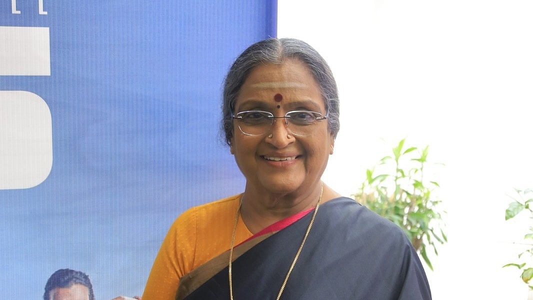நான் வேலையில்லாமல் வீட்டுல இருக்கேன்; எனக்கு வேலை கொடுங்க - வடிவுக்கரசி ஆதங்கம்