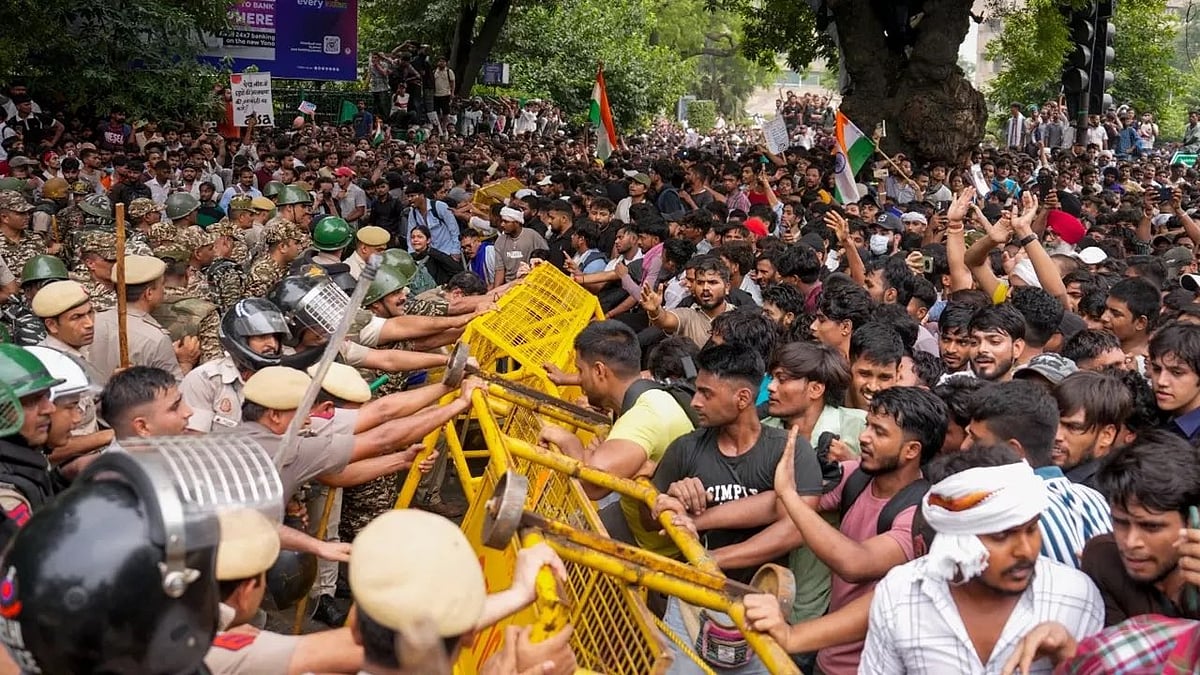 மாணவர்கள் போராட்டம்: `ஆணி லத்தி... கற்கள் நிரம்பிய லாரி - டெல்லி நீதிமன்றத்தில் பரபரத்த வாதம்!