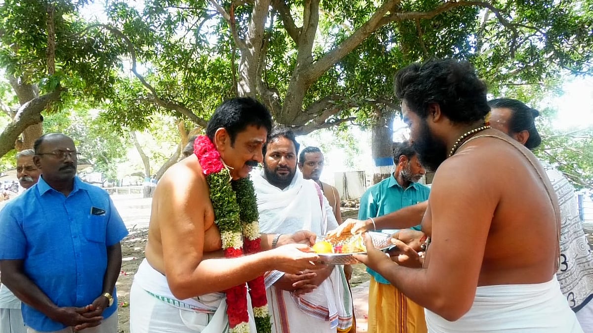மழை வேண்டியும் காவிரி ஆற்றின் நீர்வளம் பெருகவும் வேள்வி யாகம்; முக்கொம்பில் குவிந்த விவசாயிகள்