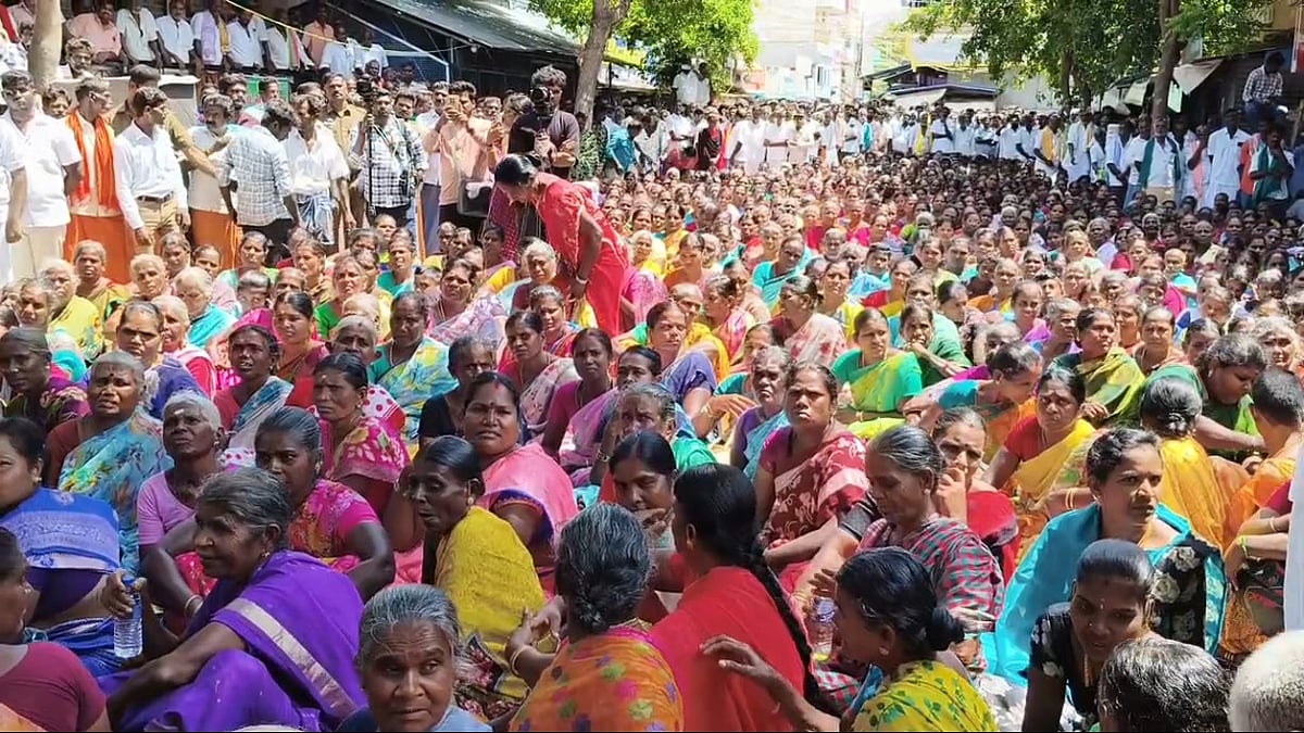 எங்களை வெளியேற்ற கூடாது - தேனியில் கடையடைப்பு போராட்டத்தில் இறங்கிய மலைக் கிராம மக்கள்