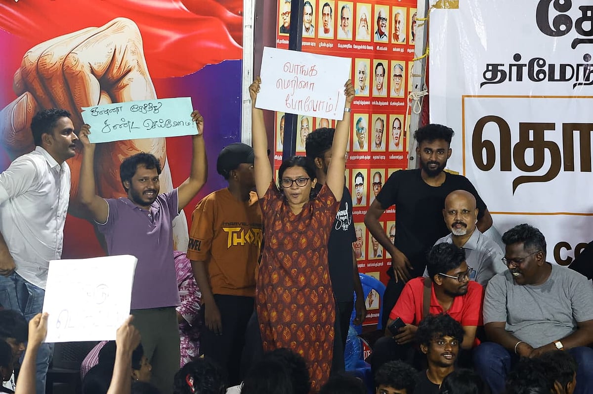 மெரினா போவோமென கோஷம் எழுப்பிய குழு