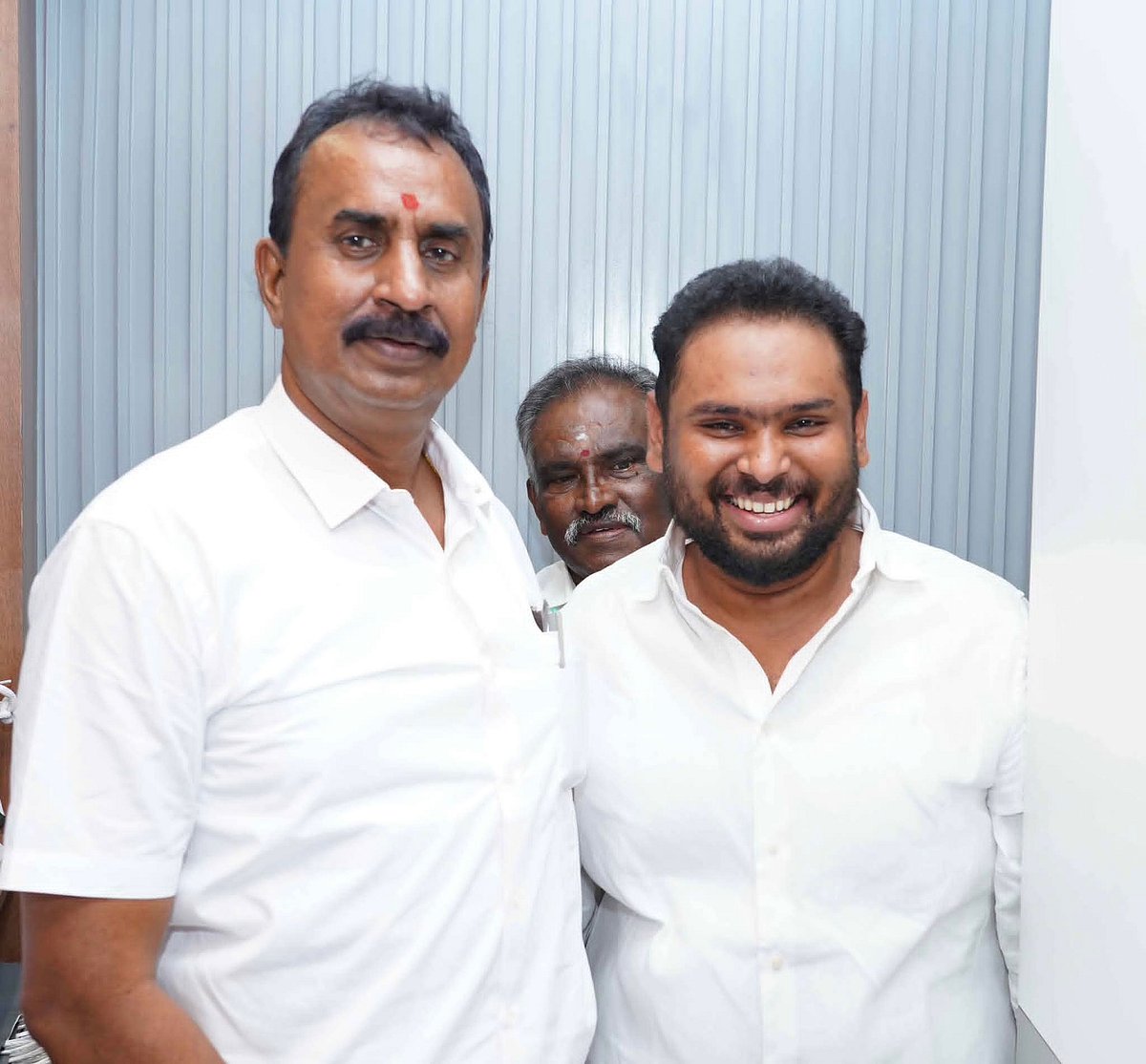எஸ்.பி. வேலுமணி உடன் ரியோஸ்கான்