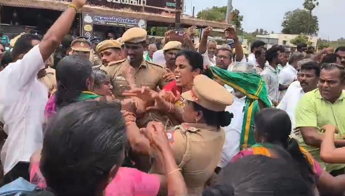 திருப்பூர்: விளை நிலங்களில் எண்ணெய் குழாய் பதிக்கும் பாரத் பெட்ரோலியம்; வீதியில் இறங்கிய விவசாயிகள்!