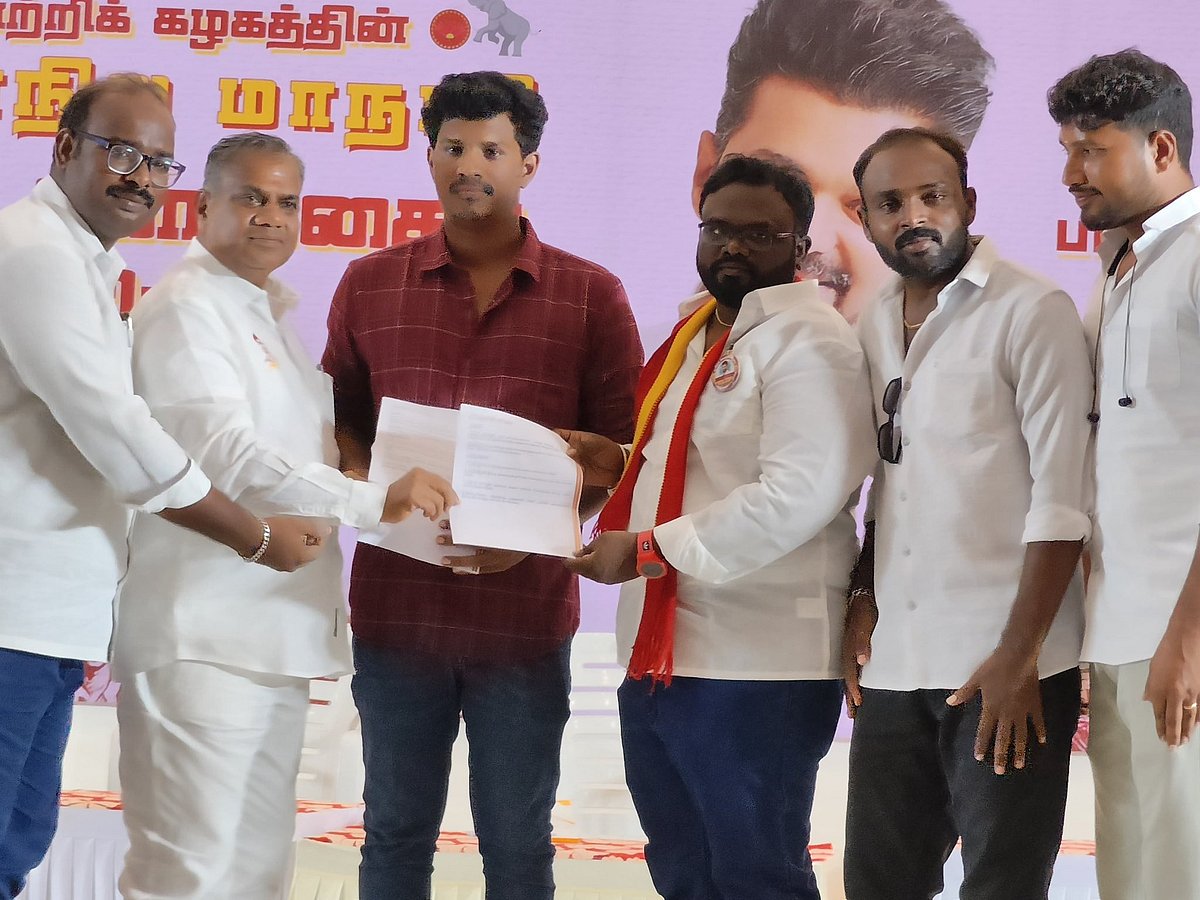 புஸ்ஸி ஆனந்தோடு குரு