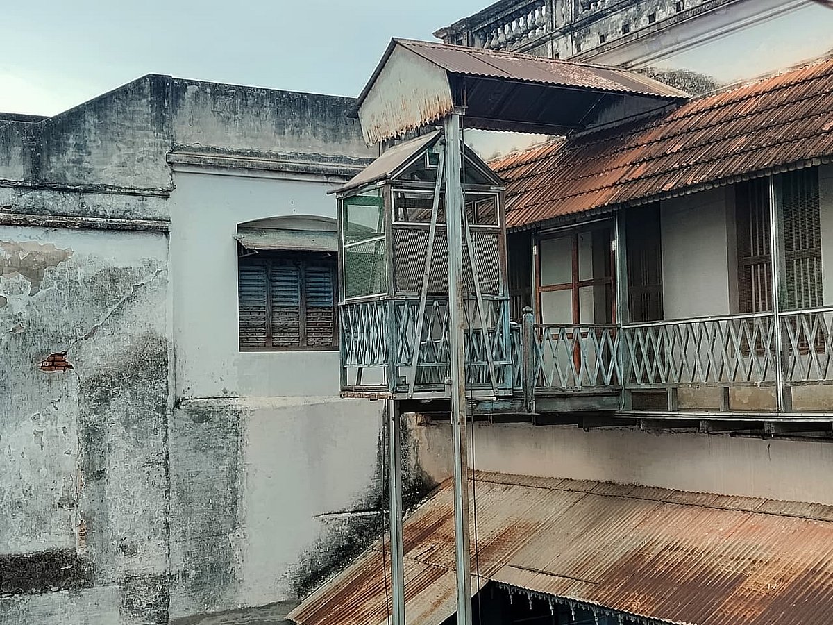 தளவாய் ஹால்