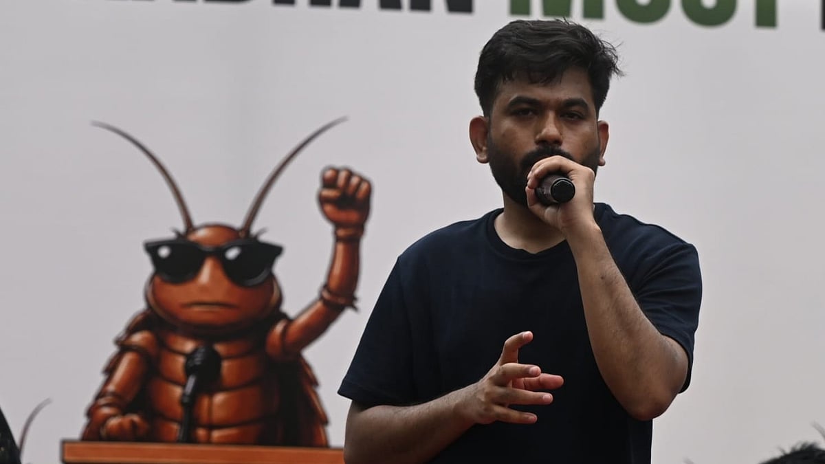 என் சர்டிபிகேட்டைக் காண்பிக்கிறேன்; பேரரசர் தன் டிகிரியைக் காட்டுவாரா?- யாரைச் சொல்கிறார் அபிஜித்?