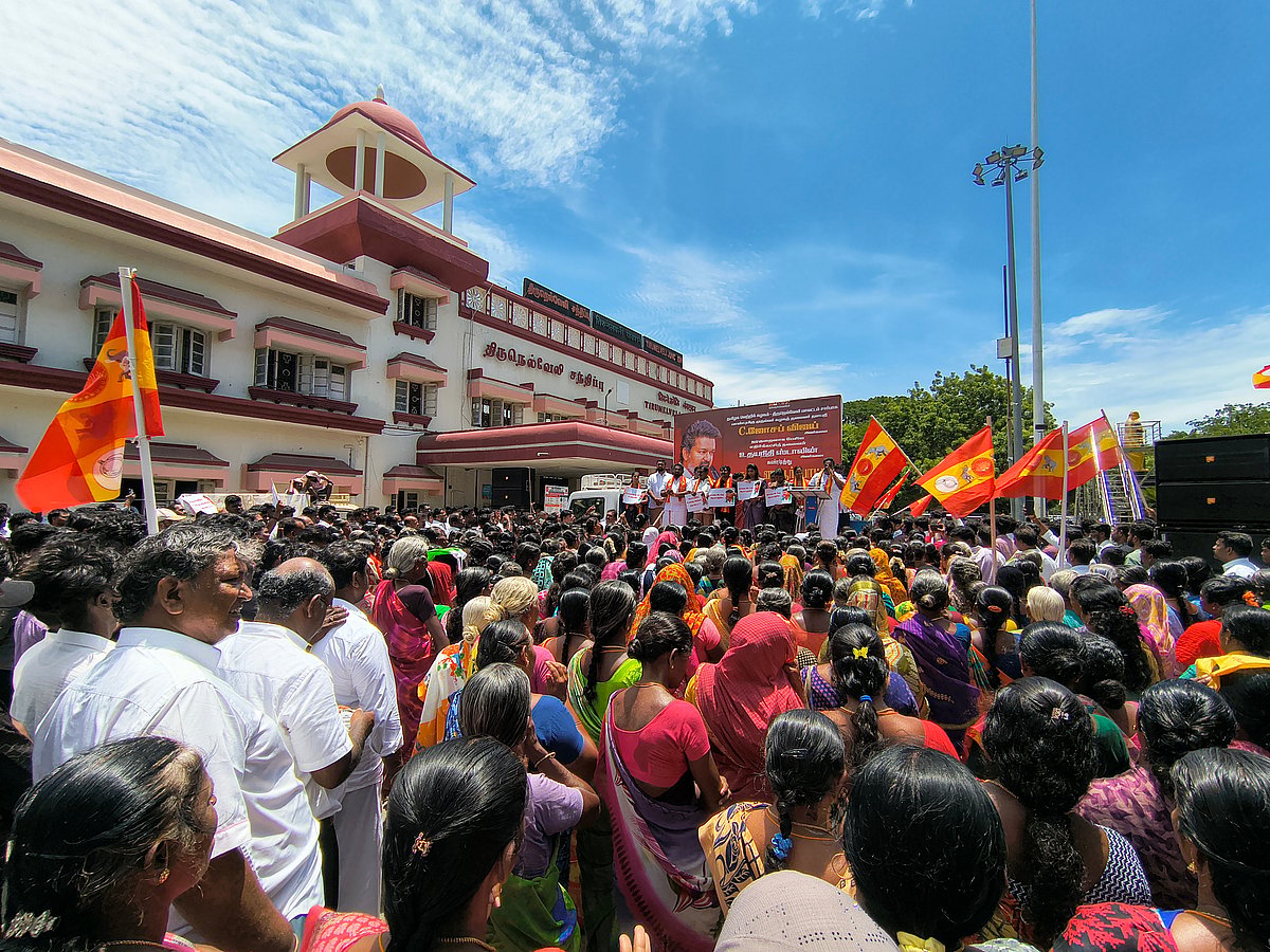 நெல்லை: உதயநிதியைக் கண்டித்து தவெக கண்டன ஆர்ப்பாட்டம் | Photo Album