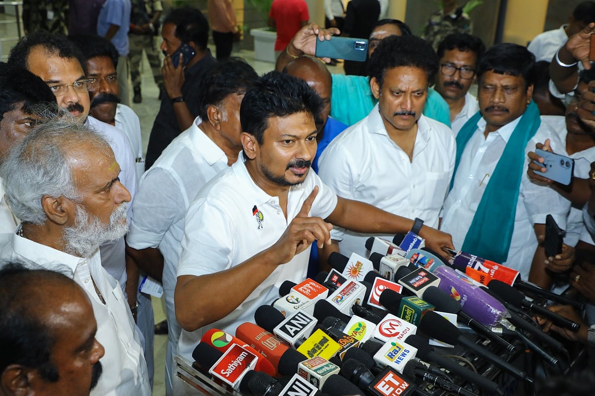 விஜய் அஞ்சி சென்றார்; நாங்கள் ஓடி ஒளிய மாட்டோம் - திருச்சி விமான நிலையத்தில் உதயநிதி ஸ்டாலின்
