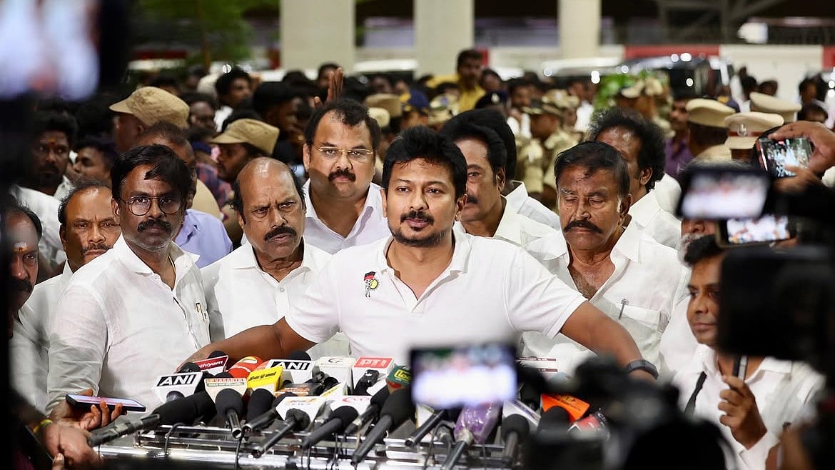 "அப்போது பட விளம்பரத்துக்காக மலேசியா போய் குத்தாட்டம் போட்டவர்தான் அவர்" - உதயநிதி தாக்கு