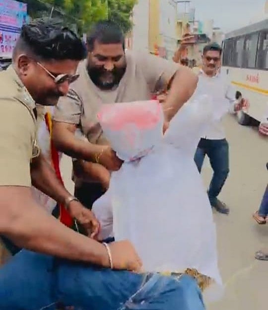 உருவ பொம்மை எரிப்பு