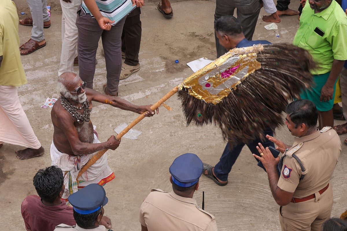 பக்தர்களை பரவசப்படுத்திய ஆண்டாள் தேரோட்டம்! ஸ்ரீவில்லிபுத்தூரில் திருவிழாக்கோலம்! | Album
