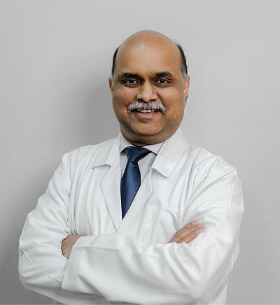 Doctor Vikatan: தோள்பட்டை வலி,  ஜூனியர் NTR செய்துகொண்ட ஆர்த்ரோஸ்கோப்பி சிகிச்சை: என்ன ஸ்பெஷல்?