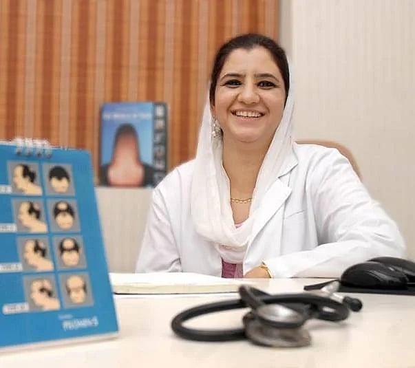 Doctor Vikatan: பெண்களுக்கும் முன்னந்தலையில் வழுக்கை... இந்தக் காரணம் தெரிந்தால் சரி செய்யலாம்!