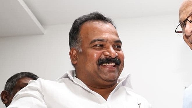 ``தோல்வி பயத்தின் காரணமாகவே வீதி வீதியாக சென்று பிரசாரம் செய்கின்றனர் - மாணிக்கம் தாகூர் விமர்சனம்