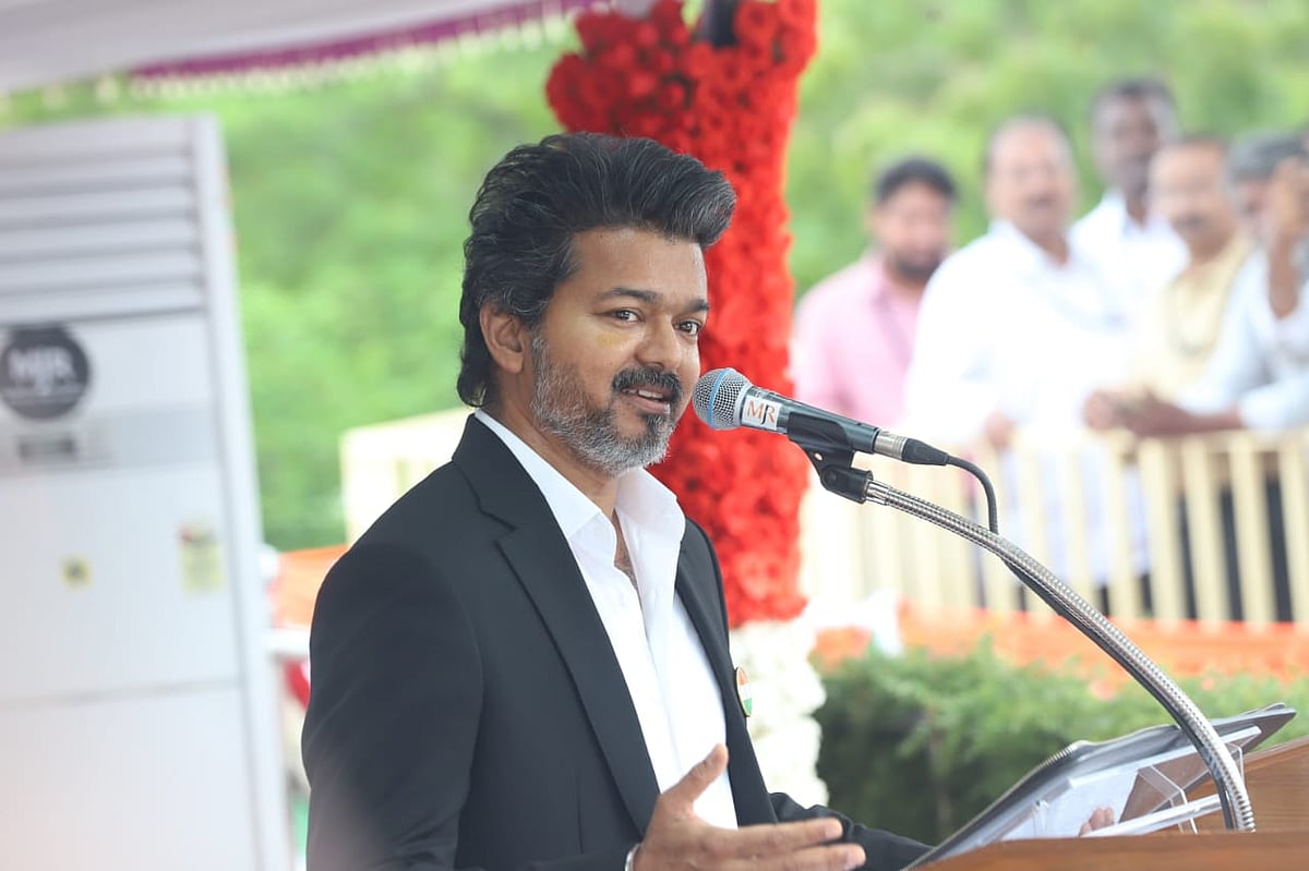 நீலாங்கரை வீட்டை காலி செய்து அரசு பங்களாவில் குடியேறுகிறாரா முதல்வர் விஜய்? - உண்மை என்ன?