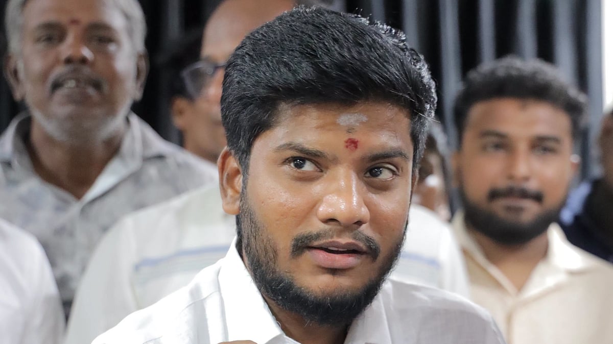விவசாயிகள் போராட்டம்: பேச்சுவார்த்தைக்கு இடையே வெளியேறி சென்ற அமைச்சர் ரமேஷ்! - என்ன நடந்தது?