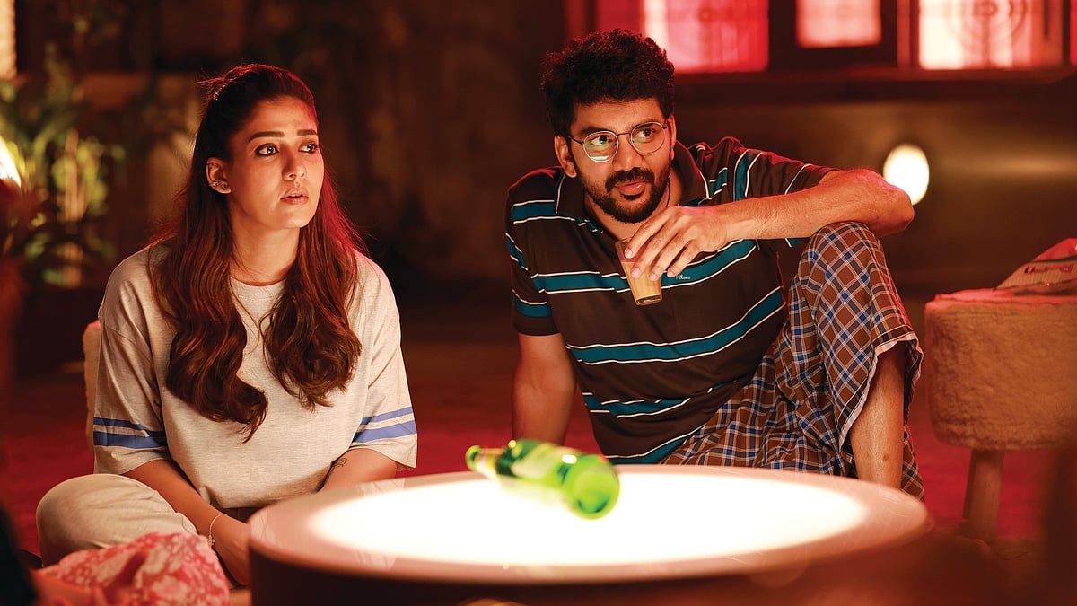 Hi Movie Review: சிரிப்பும் சென்டிமென்ட்டும் கலந்த சிம்பிள் குடும்ப சித்திரம்! கலகலக்க வைக்கிறதா?